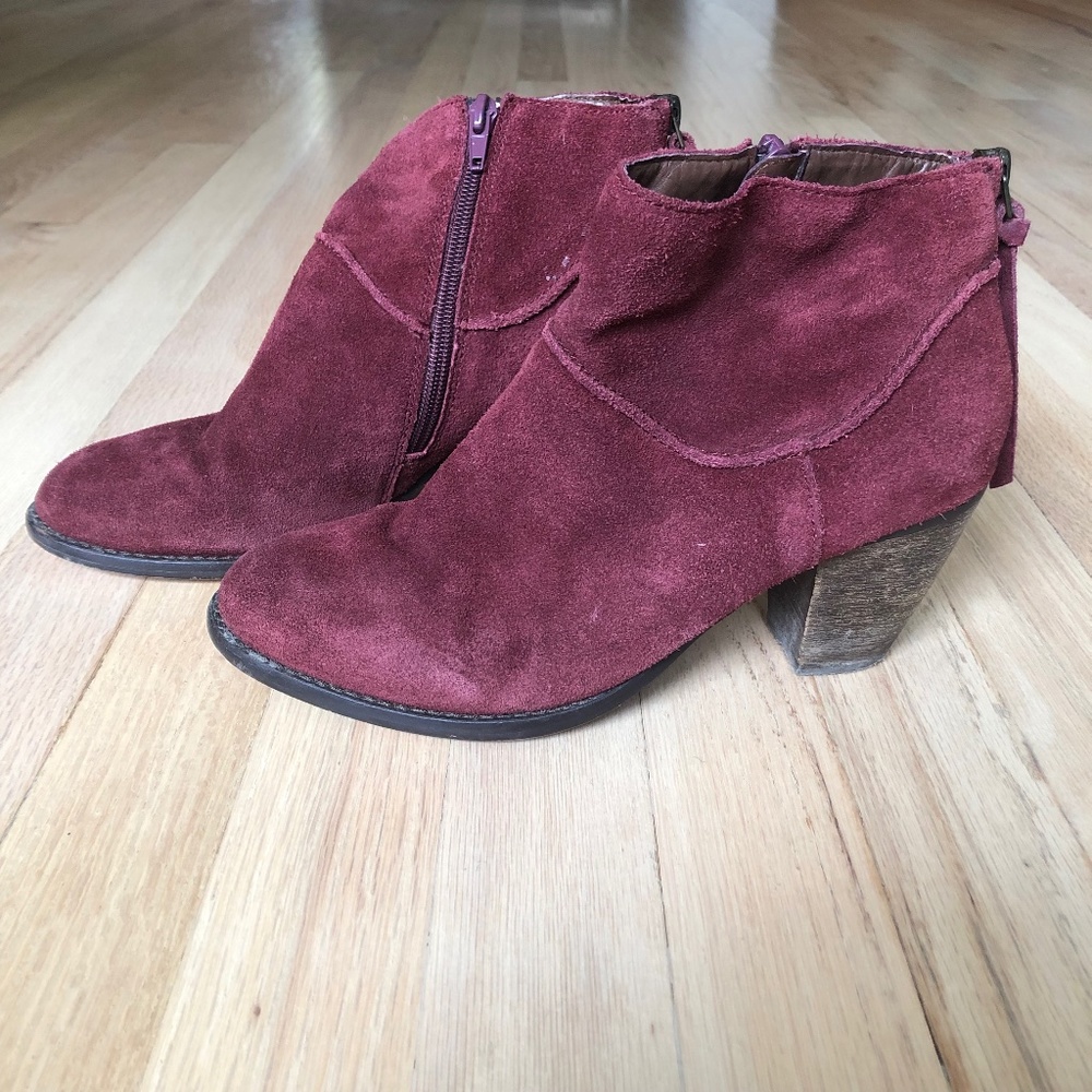 Steve Madden Milaan Suede Ankle Bootie